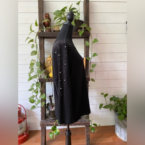 Calvin Klein: Black Relaxed Embellished Sweater - Picture 13 of 17